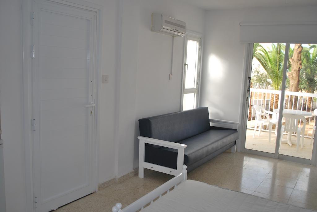 Flisvos Beach Apartments Protaras Quarto foto