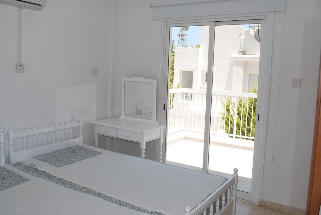 Flisvos Beach Apartments Protaras Quarto foto