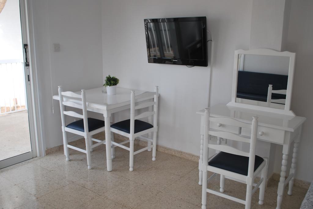 Flisvos Beach Apartments Protaras Quarto foto